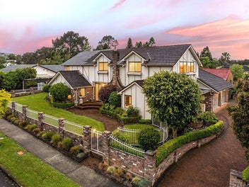 102 Chelsea View Drive, Chatswood, Auckland