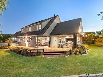 370 Kingseat Road, Kingseat