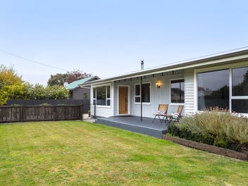 14 Mahupuku Street, Greytown