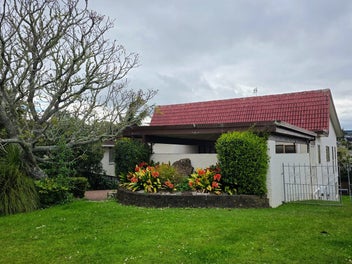 10 Oaktree Avenue, Browns Bay, Auckland