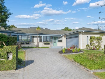 14 MEADOWLAND DRive, somerville, Auckland