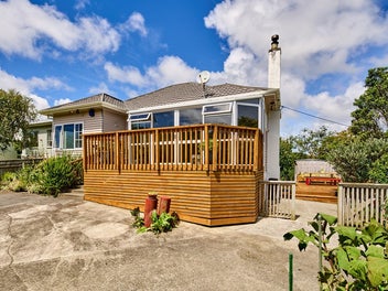 35 Lincoln Avenue, Tawa, Wellington