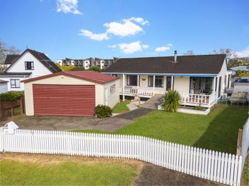 39 Redlands Grove, Swanson, Auckland