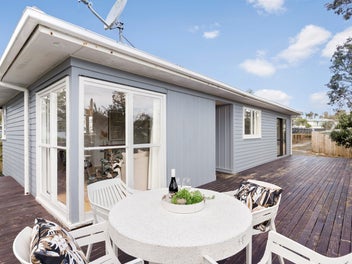 6 Gilpin Place, Beach Haven, Auckland