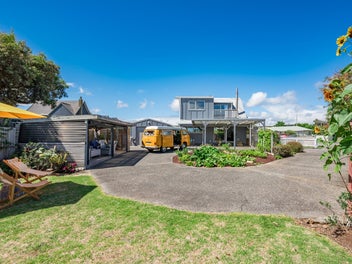 14 Goldie Place, Waikanae Beach, Waikanae
