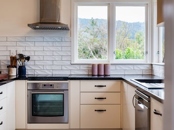 39 St Johns Terrace, Tawa, Wellington
