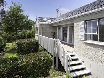 2/30 Curacao Place, Half Moon Bay, Auckland