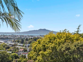 2/613A Glenfield Road, Tōtara Vale, Auckland