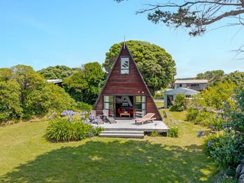 127 Blue Pacific Parade, Riversdale Beach, Masterton