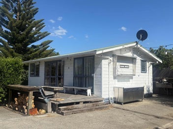 20 Blue Pacific Parade, Riversdale Beach, Masterton