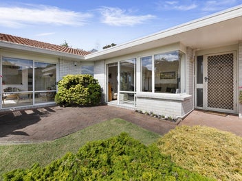 1/61 Wiltshire Place, Somerville, Manukau