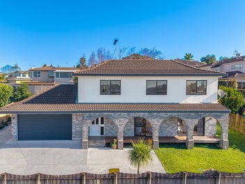 1/16 Spears Place, Botany Downs, Auckland