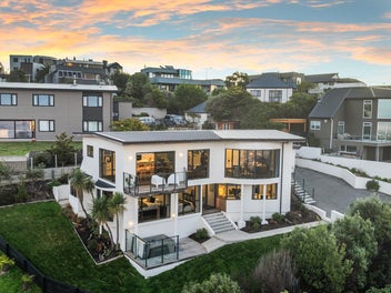 10 Glendevere Terrace, Redcliffs, Christchurch