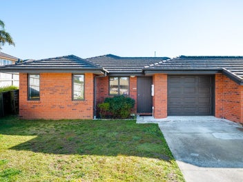 2/16 Highgrove Drive, Grandview Heights, Hamilton