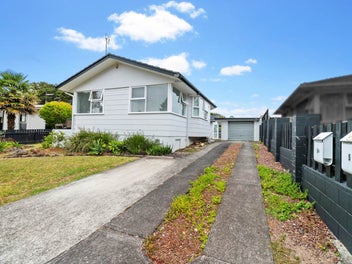 5 Blythe Place, Glendene, Auckland