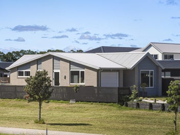 8 Tauhinu Place, Papamoa, Papamoa