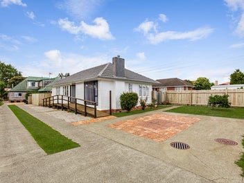 32 Edwards Avenue, Henderson, Auckland