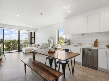 210/165 Lake Road, Northcote, Auckland