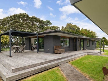 37 Pohutukawa Drive, Athenree, Katikati