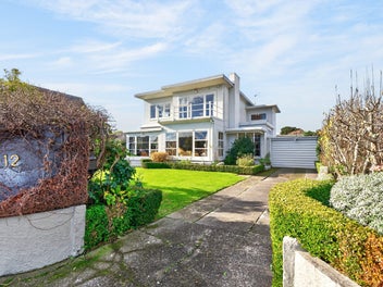 12 Bellevue Road, Woburn, Lower Hutt