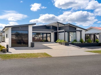 121 Charleston Avenue, Whangamata, Whangamata