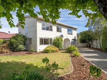 4 Lord Auckland Road, Wakefield, Wakefield