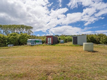 404 Lees Road, Hahei