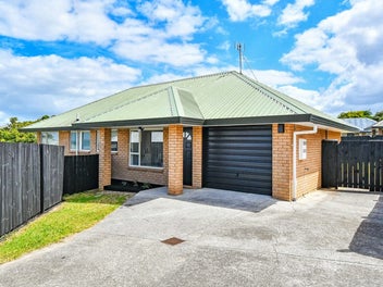 2/44 Wai Iti Place, Clendon Park, Auckland