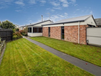 28 Oak Grove, Ashburton, Ashburton