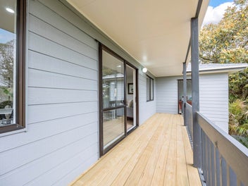 2/16 Mistletoe Place, Browns Bay, Auckland