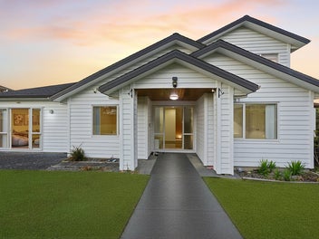 19 Lakeridge Close, Northcross, Auckland