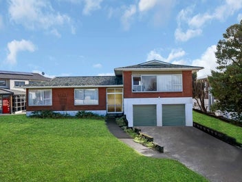 18 Jenelin Road, Glendene, Auckland