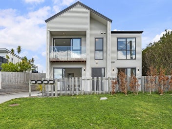 562A Beach Road, Rothesay Bay, Auckland