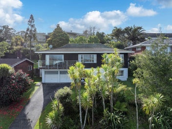 37 Chelsea View Drive, Chatswood, Auckland