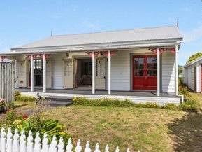 1 Eruini Street, Waikanae Beach, Waikanae