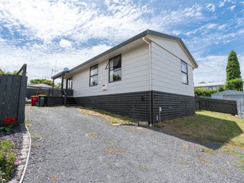 2B Tui Avenue, Forest Lake, Hamilton