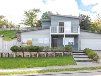 10 Flotilla Place, Whitby, Porirua