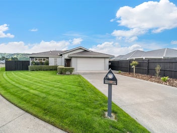 77 Sunstone Crescent, Timberlea, Upper Hutt