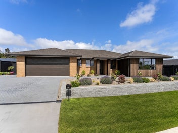 161 Karuhiruhi Street, Waikanae