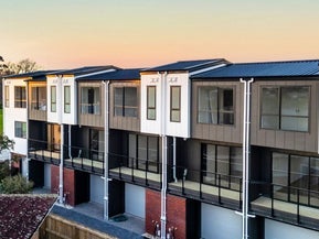 2/32 Tiraumea Drive, Pakuranga, Auckland