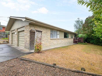 2 Houchens Road, Glenview, Hamilton