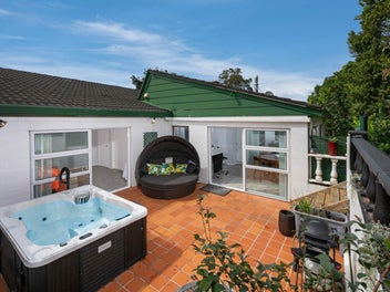 1/64 Carlisle Road, Browns Bay, Auckland