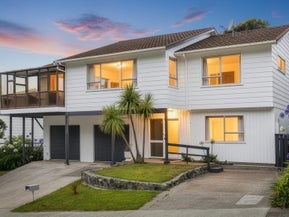 15 Fyvie Avenue, Tawa, Wellington