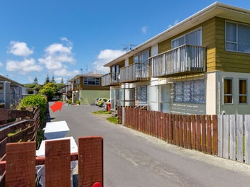 6/14 Ngatitoa Street, Takapuwahia, Porirua