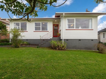 10 Japonica Drive, Beach Haven, Auckland