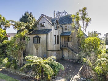 9 Lindaver Grove, Merrilands, New Plymouth