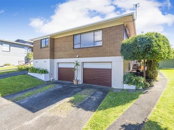 1/3 Sarah Place, Farm Cove, Auckland