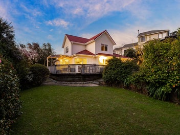 21 Saunders Close, Whitby, Porirua