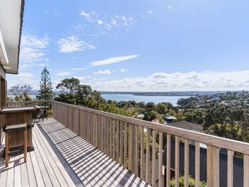 53 Island Bay Road, Beach Haven, Auckland