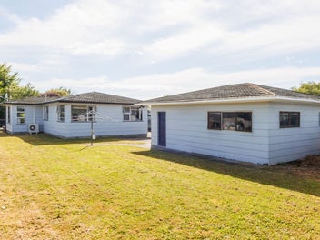 24 Dunk Place, Milson, Palmerston North